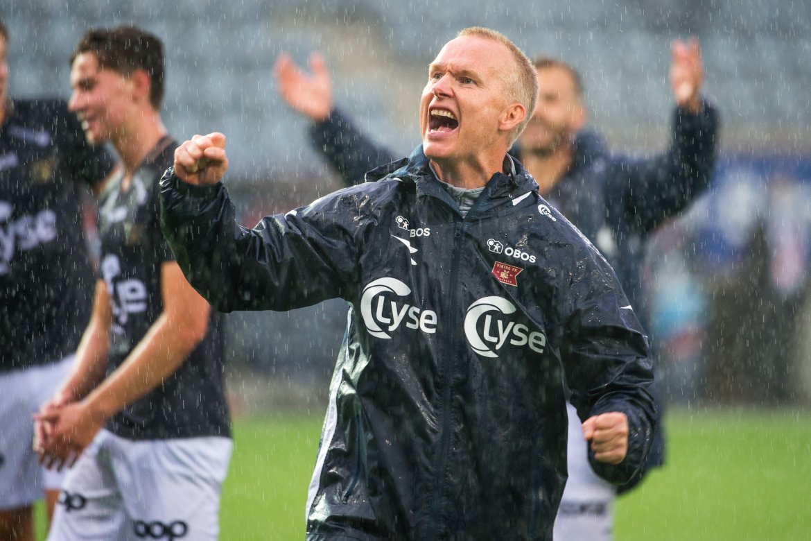 Morten Jensen feirer seier over Molde på hjemmebane