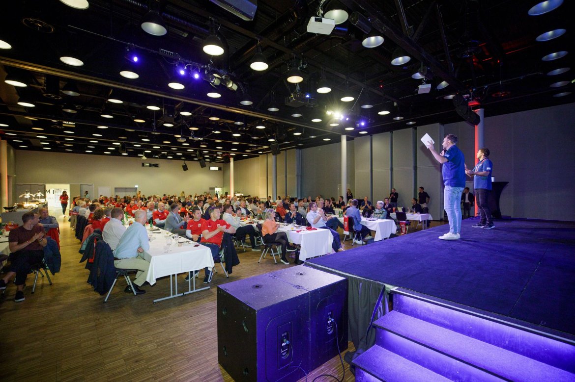 Freddy dos Santos og Bernt Hulsker ledet på elegant vis showet fra scenen
