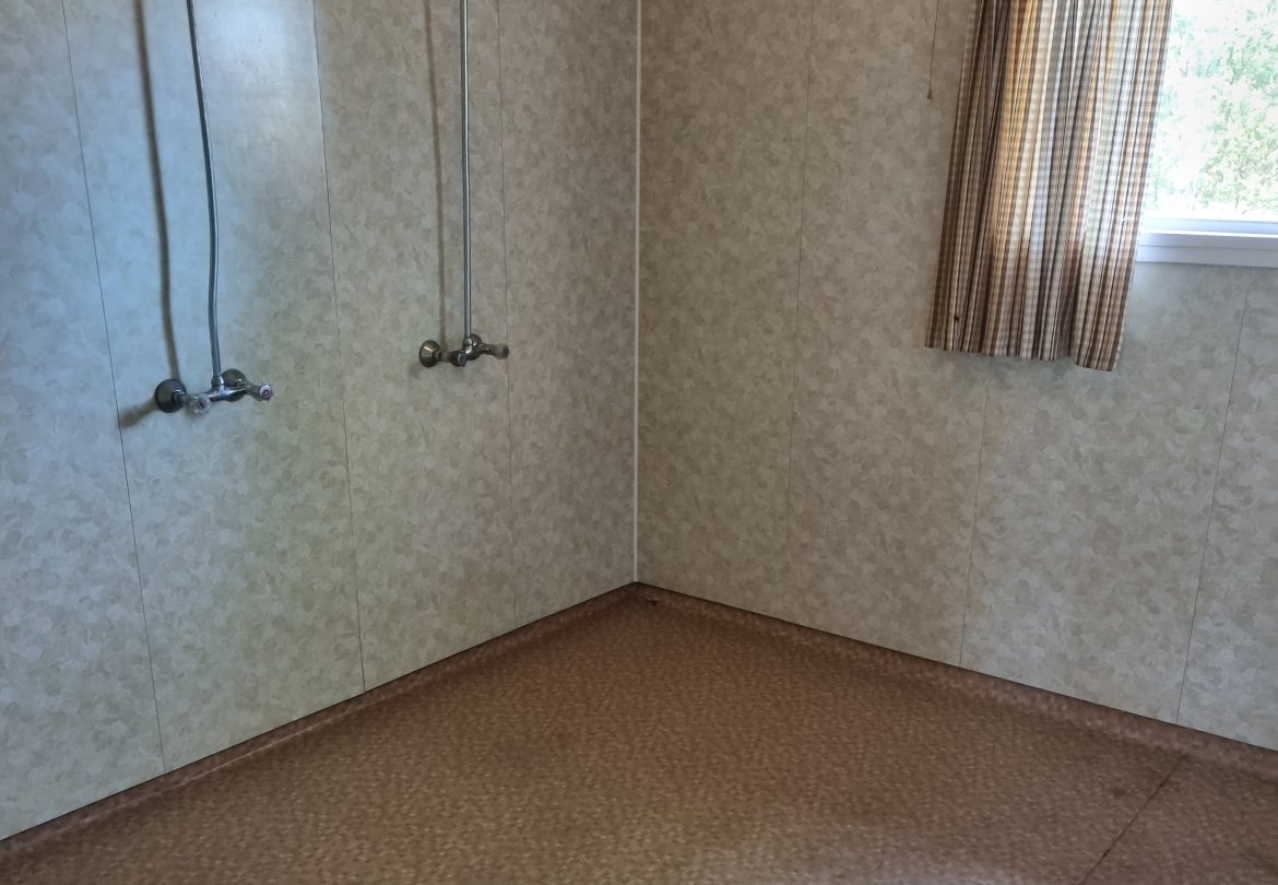 Slik ser dusjene på anlegget til Kårvåg Havørn ut.