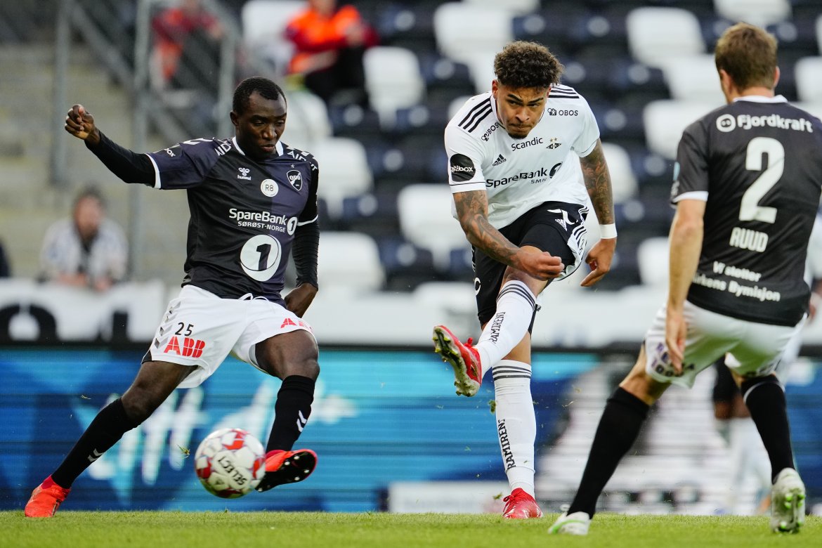 Holm setter sin første scoring i Eliteserien under hjemmekampen mot Odd