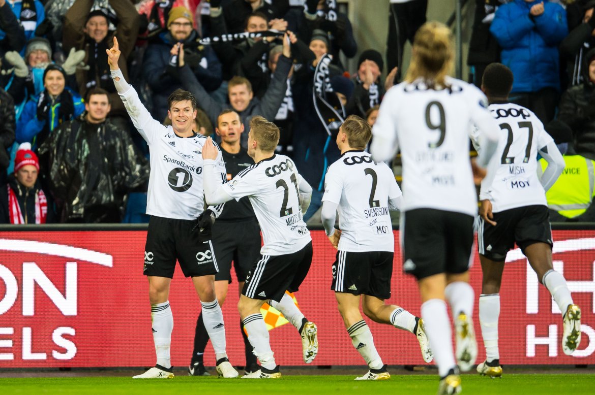 Pål Andre Helland feirer sitt hat trick