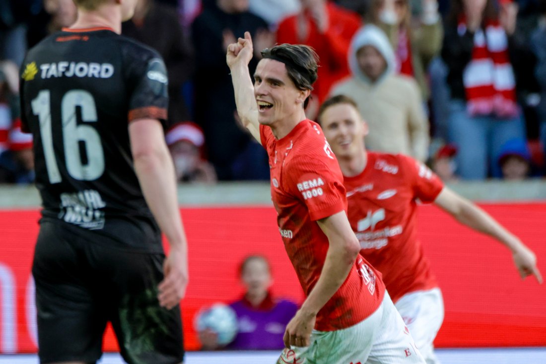 Bergen 20260422. Branns Ulrik Mathisen jubler under semifinalekampen i NM i fotball mellom Brann og Aalesund på Brann stadion. Foto: Paul S. Amundsen / NTB