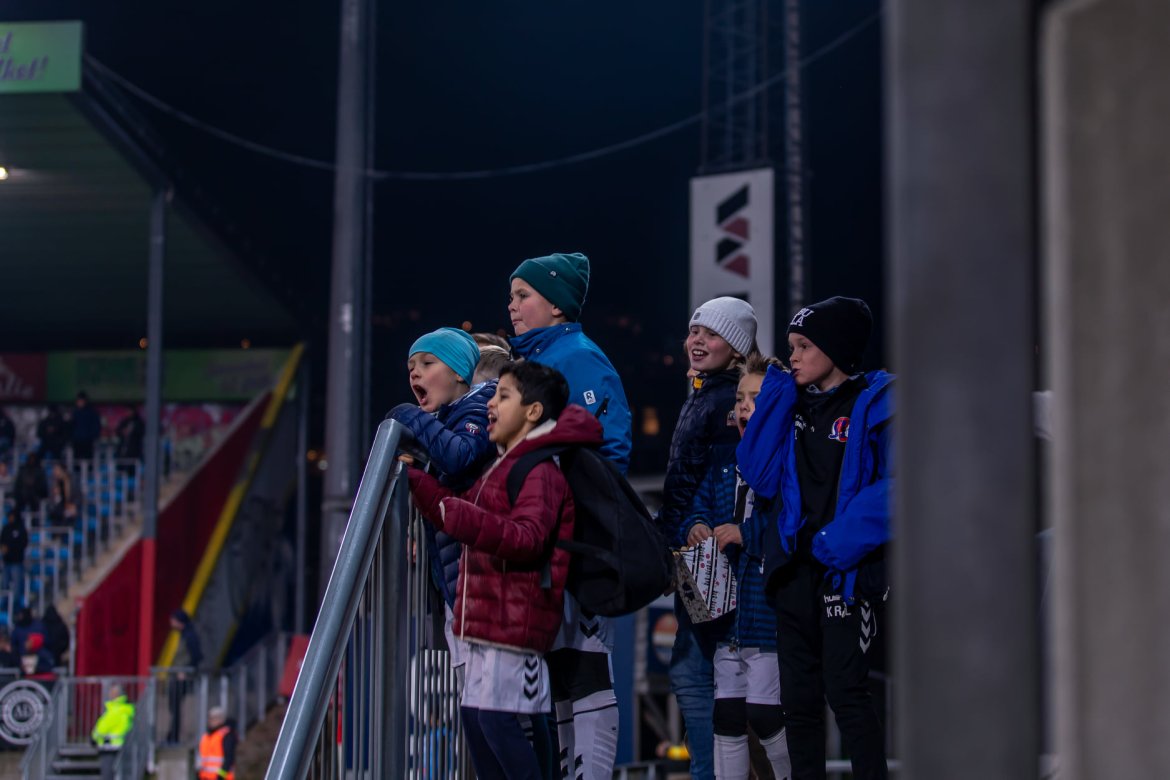 Denne guttegjengen hadde tatt turen på ælv classico.