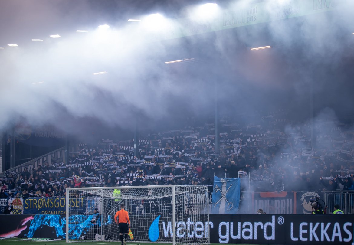 Herlig ramme på kampen med fulle hus og fantastisk stemning.